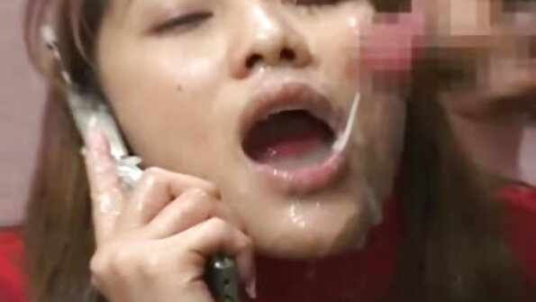 甘い口を持つおいしいひよこはそれに古いディックを取ります 女子 動画 アダルト